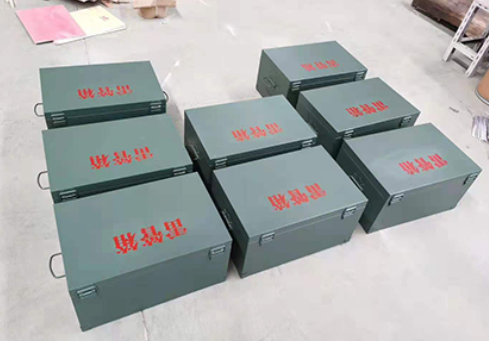 铺前镇炸药箱和雷管箱一般是怎么存放的？