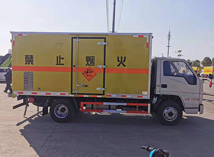 铺前镇爆破器材运输车工人安全操作规范与智能技术保障